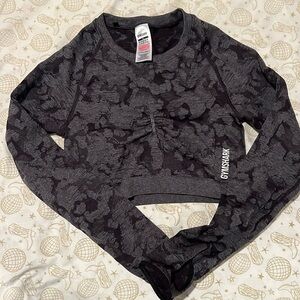 gym shark long sleeve crop top, compression fit. GREAT CONDITION